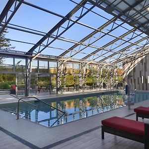 Hilton Toronto Airport Hotel & Suites